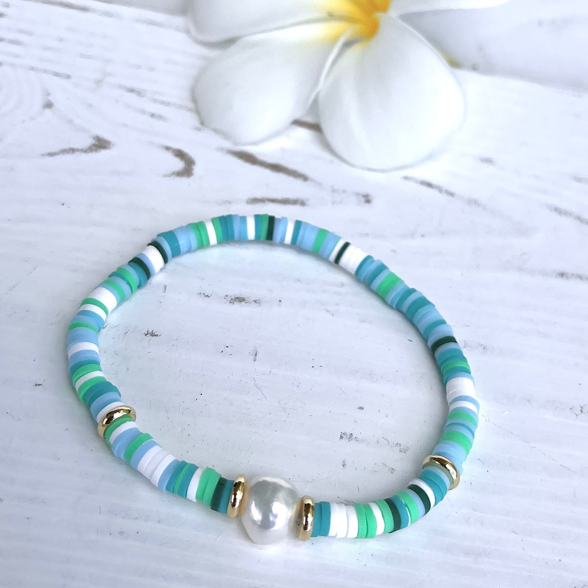 Green Swirl Heishi Bead & Pearl Bracelet