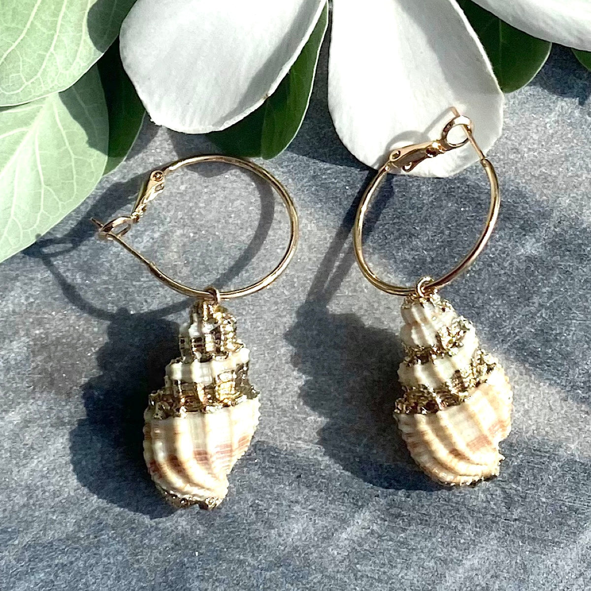 Shell & Alloy Hoop Drop Earrings_7